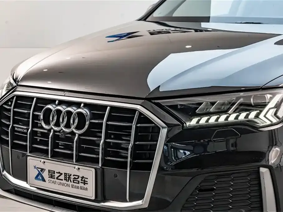 Audi Q7 — фото 9
