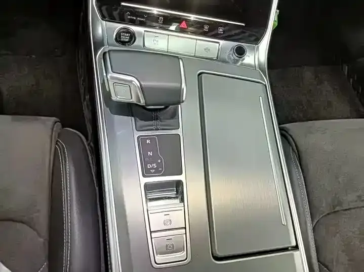 Audi A7L 2023 из CN, фото 2