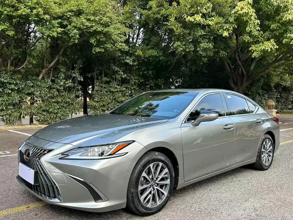 Lexus ES — фото 1