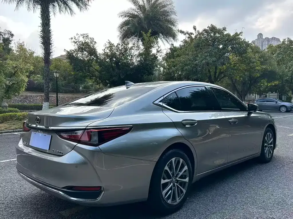 Lexus ES — фото 5