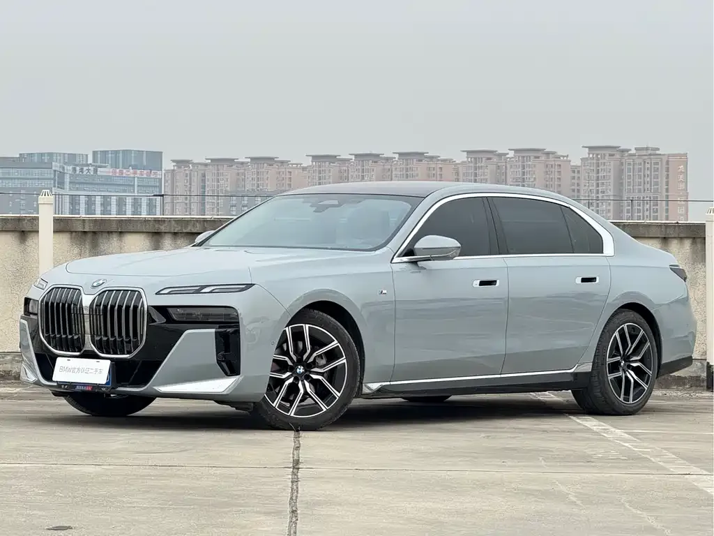 BMW 7 Series — фото 1