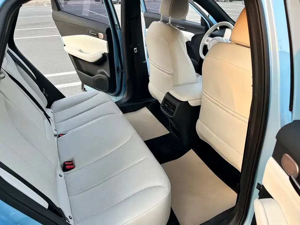 Baojun Yunhai 2024 из CN, фото 9