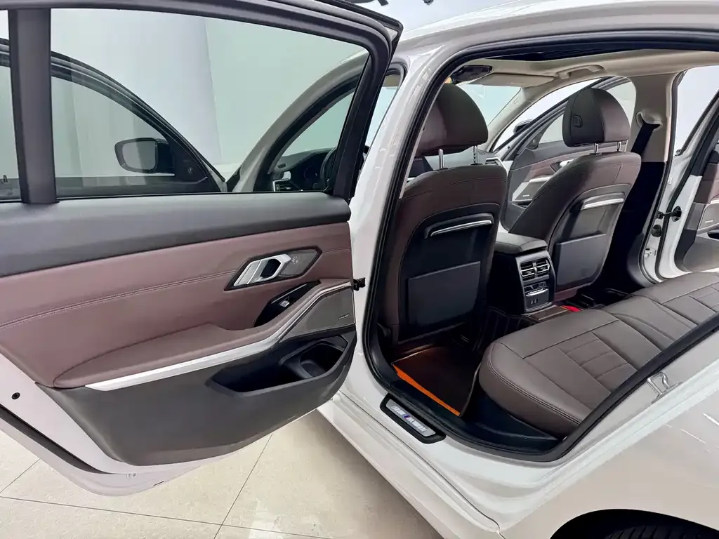 BMW 3 Series 2021 из CN, фото 10