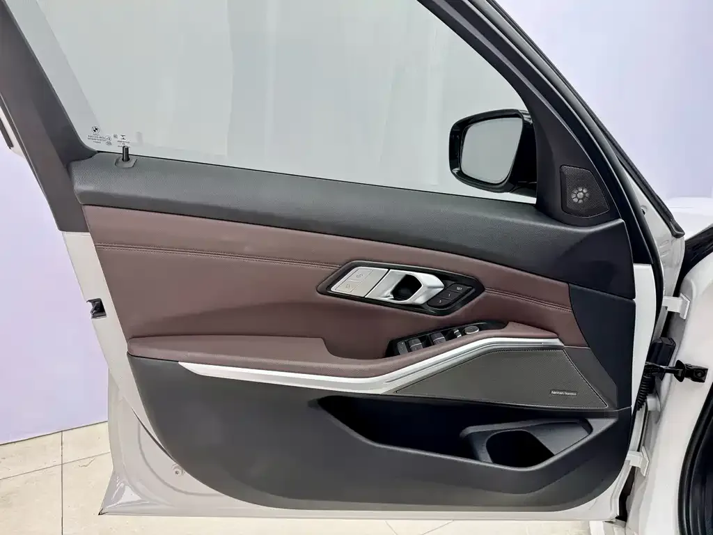 BMW 3 Series 2021 из CN, фото 2
