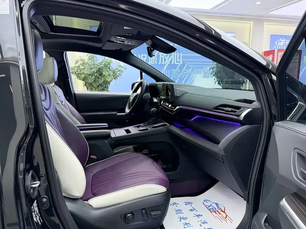 Toyota Granvia 2025 из CN, фото 10