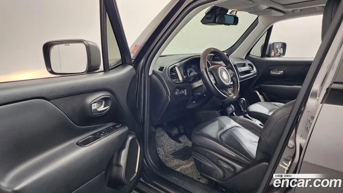 Jeep Renegade — фото 9