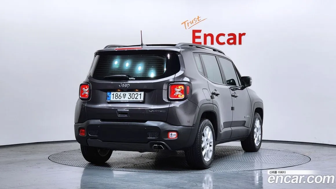 Jeep Renegade — фото 3
