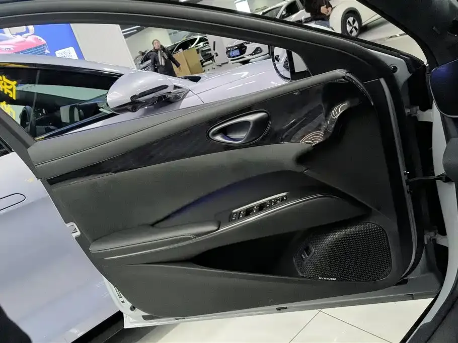 BYD Seal — фото 10