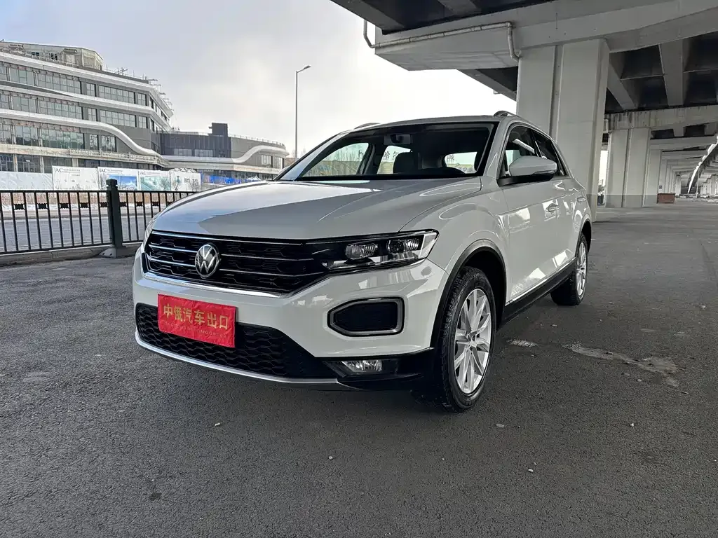 Volkswagen T-Roc — фото 1