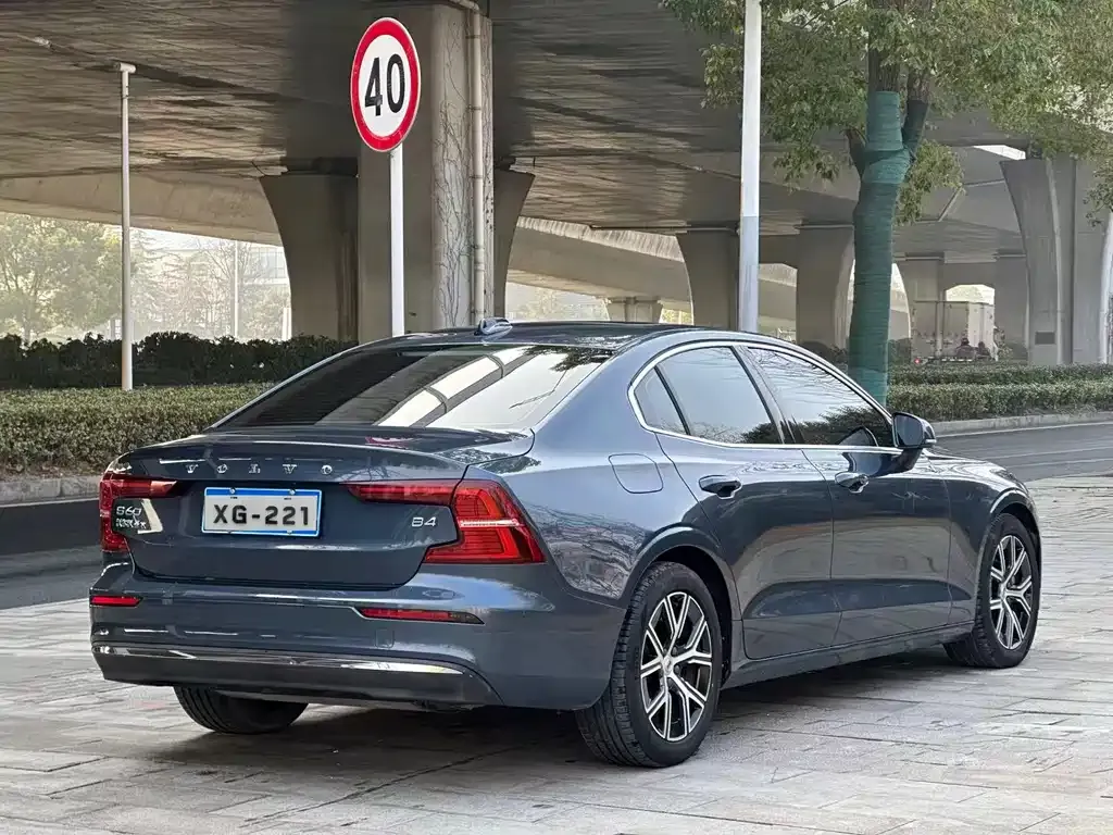 Volvo S60 — фото 4