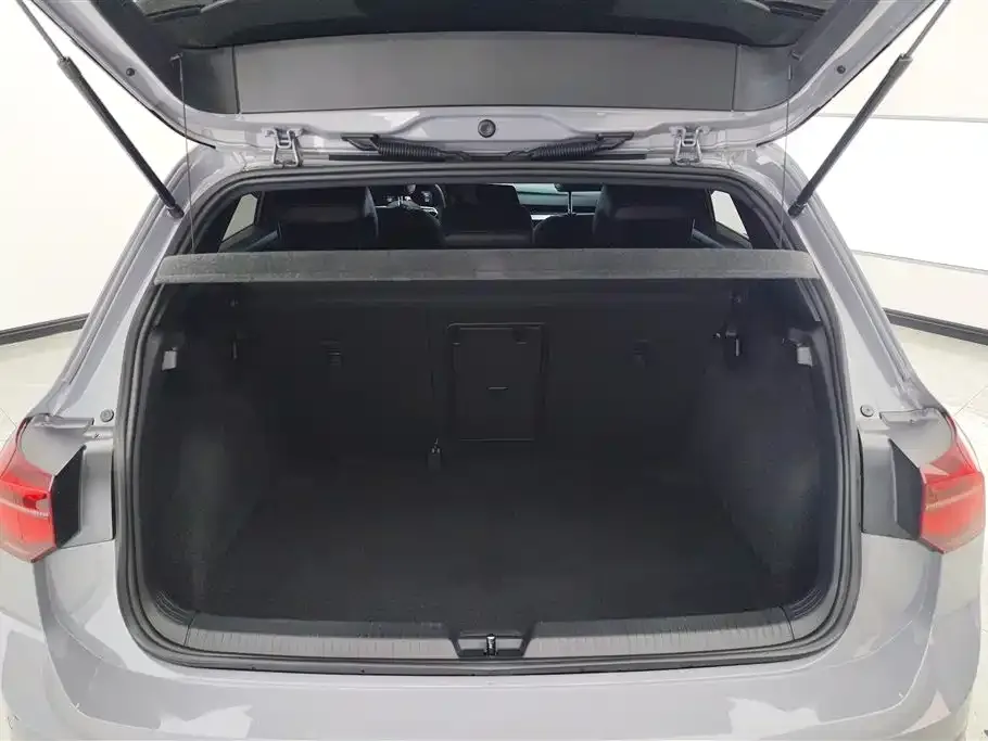 Volkswagen Golf 2023 из CN, фото 6