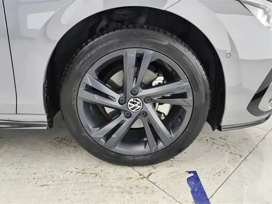 Volkswagen Golf 2023 из CN, фото 2