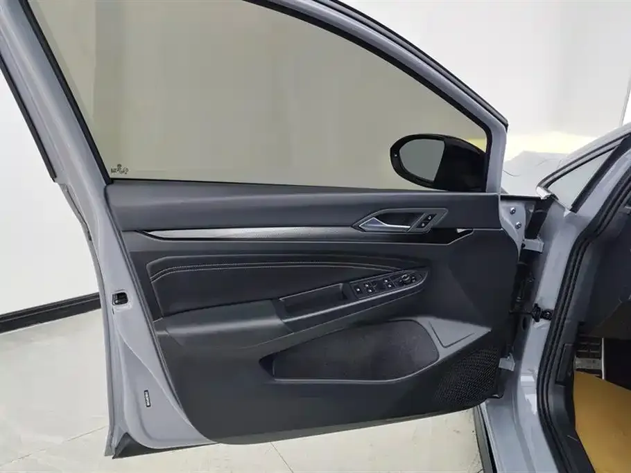 Volkswagen Golf 2023 из CN, фото 3
