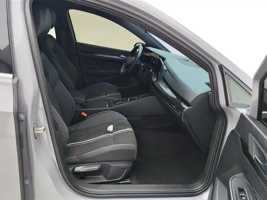 Volkswagen Golf 2023 из CN, фото 7