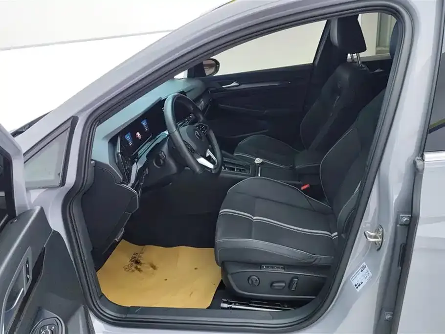 Volkswagen Golf 2023 из CN, фото 4