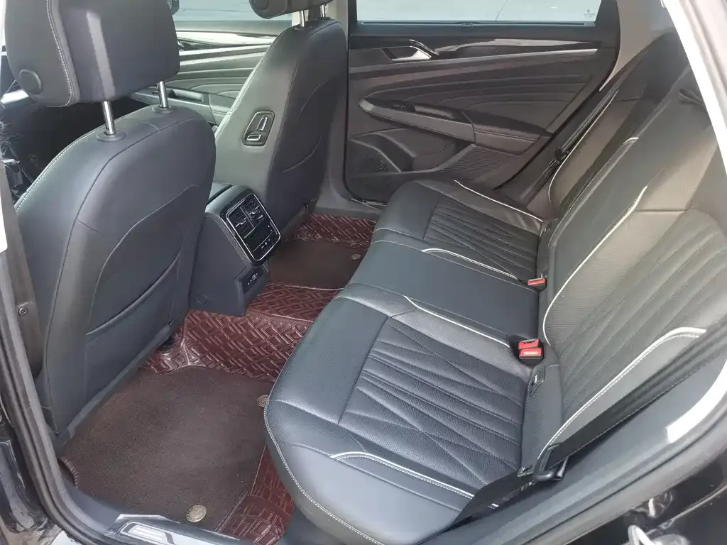 Volkswagen Passat 2022 из CN, фото 2