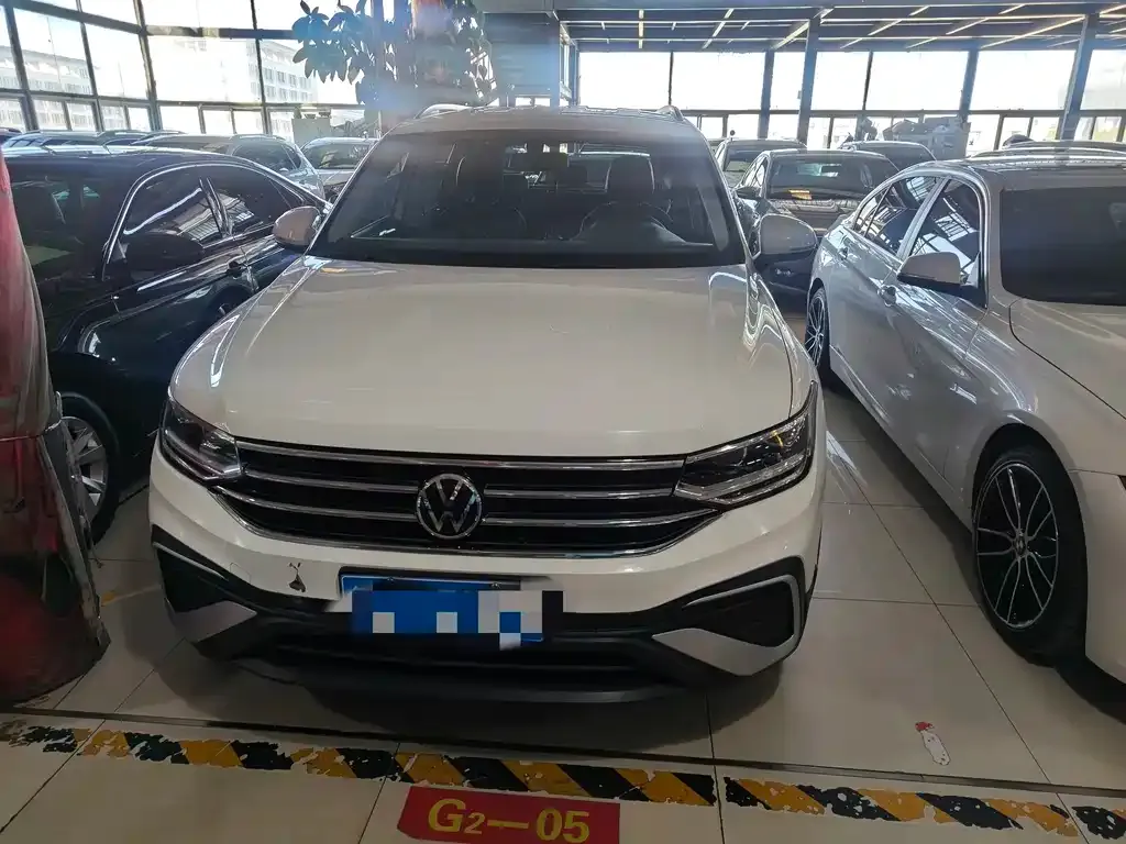 Volkswagen Tiguan L — фото 4