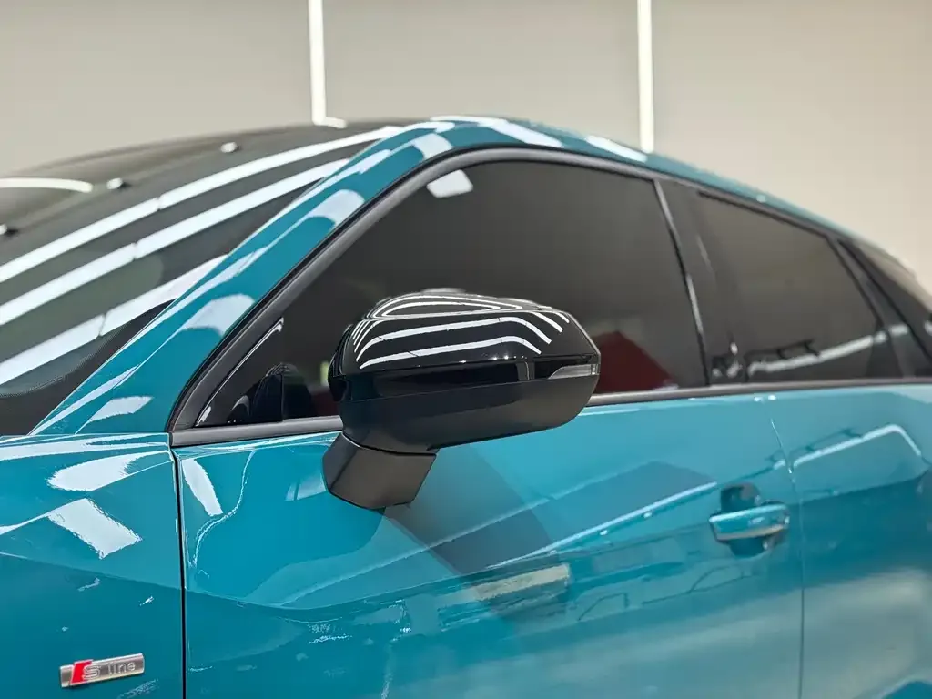 Audi Q2L 2023 из CN, фото 3