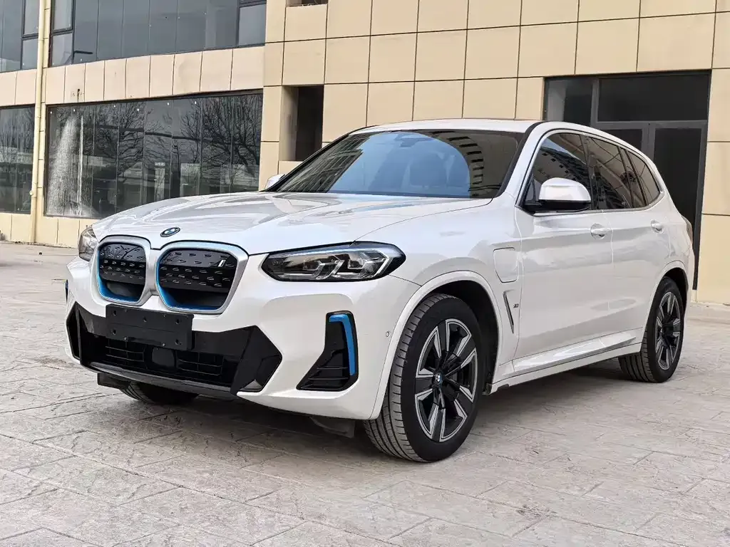 BMW iX3 — фото 1