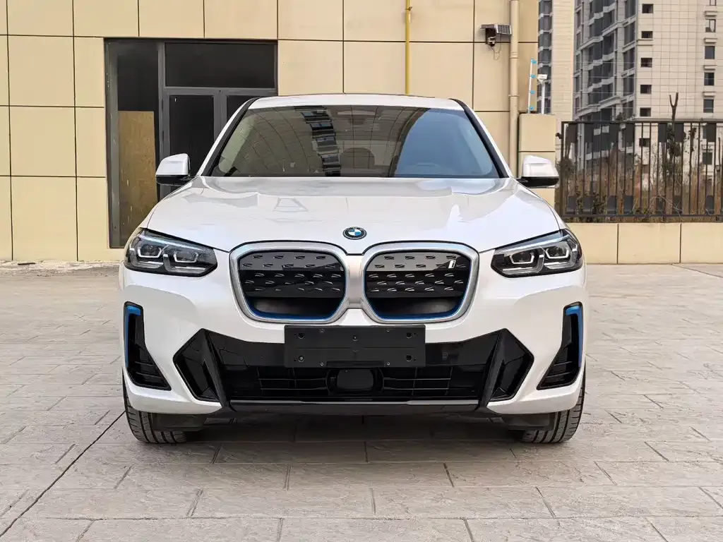 BMW iX3 — фото 2