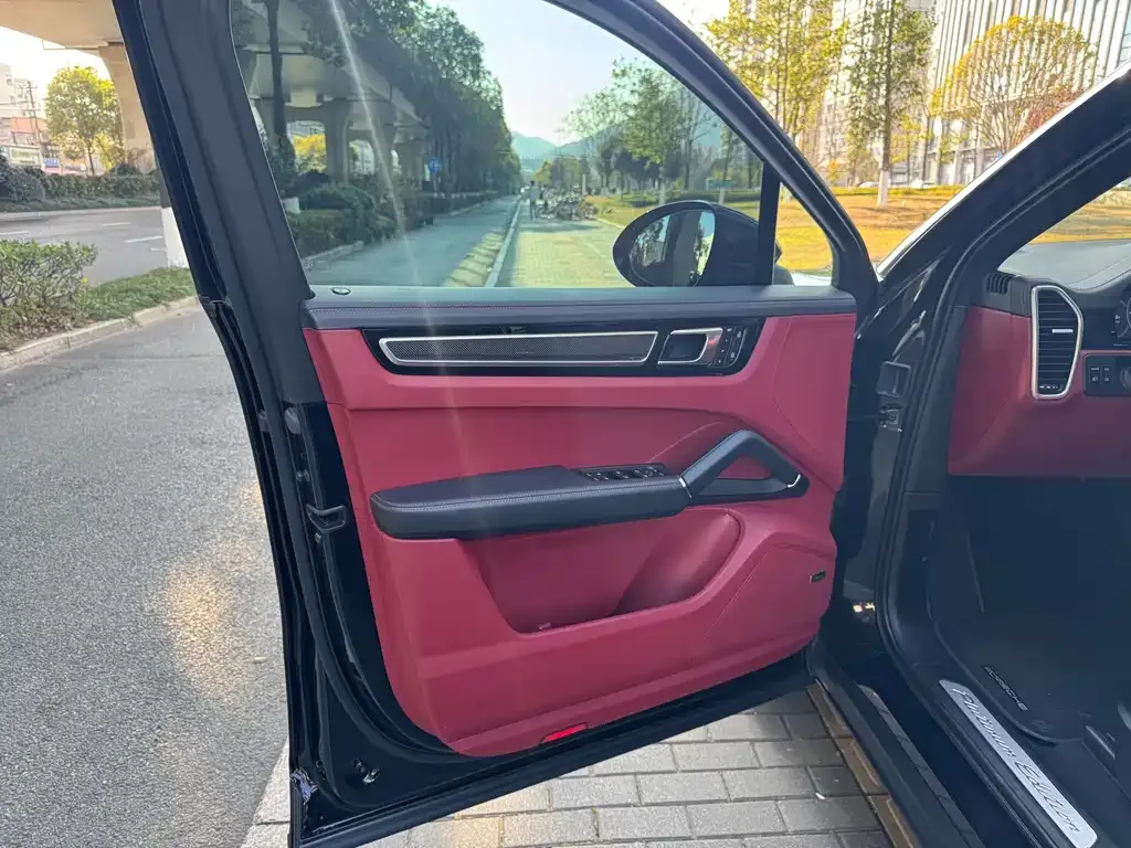 Porsche Cayenne 2023 из CN, фото 8