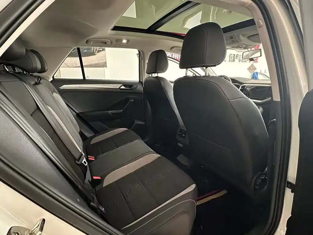 Volkswagen T-Roc 2023 из CN, фото 5