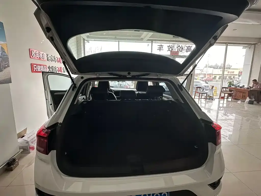 Volkswagen T-Roc 2023 из CN, фото 7