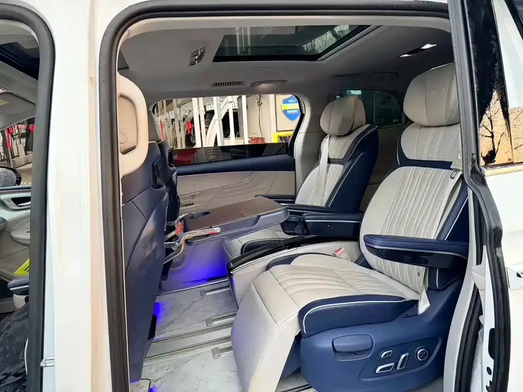 Roewe iMAX8 — фото 10