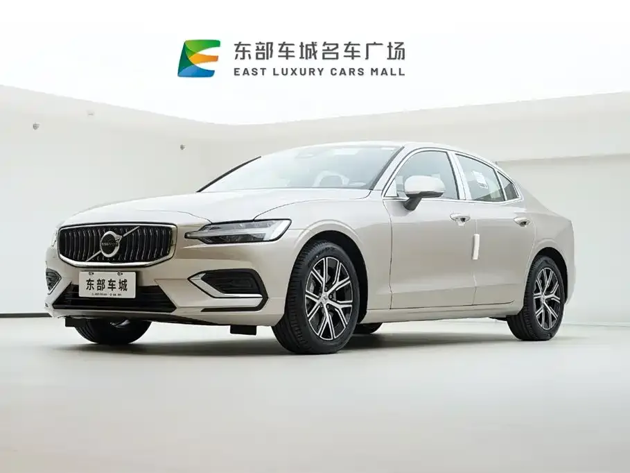 Volvo S60 — фото 1