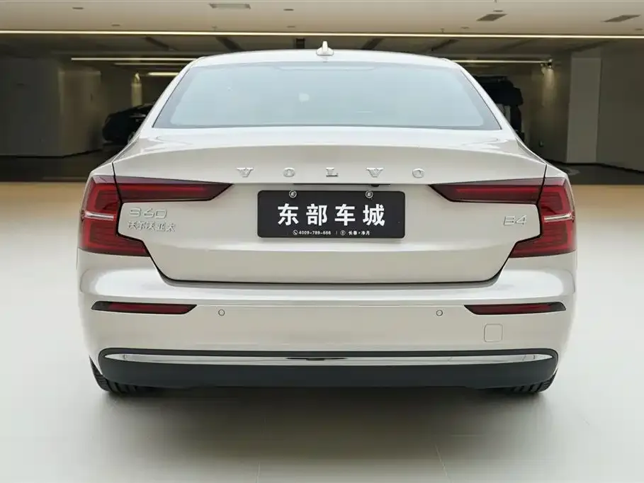 Volvo S60 — фото 10