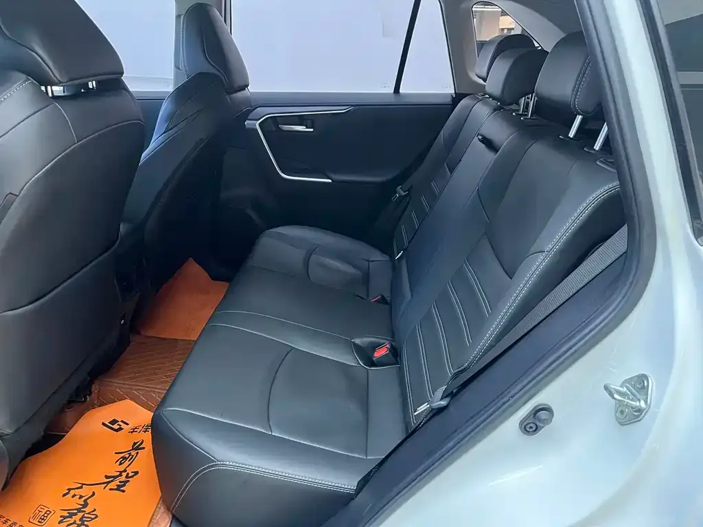 Toyota Wildlander 2023 из CN, фото 6