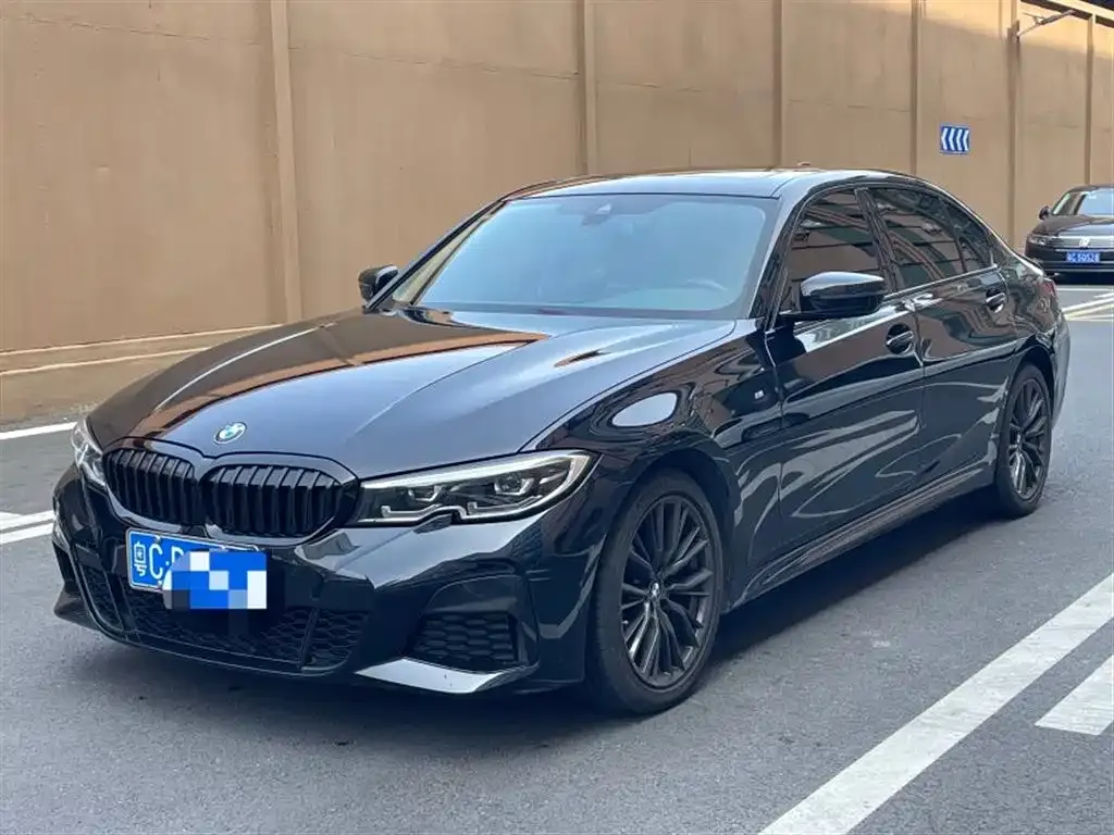 BMW 3 Series 2022 из CN, фото 1