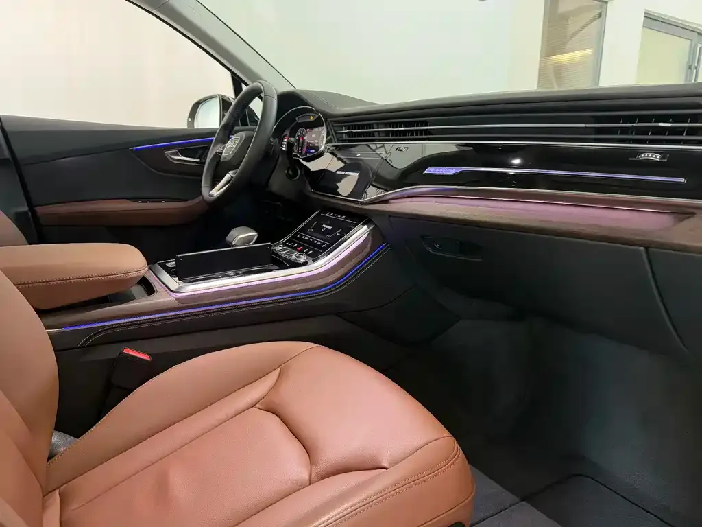 Audi Q7 2024 из CN, фото 3
