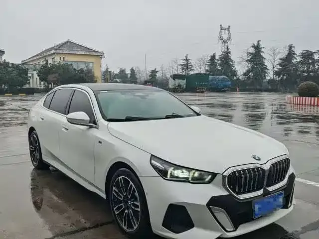 BMW 5 Series 2024 из CN, фото 2