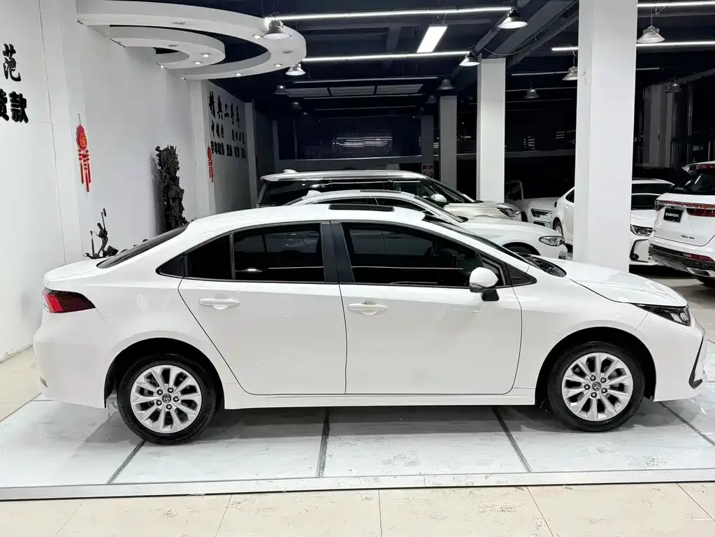 Toyota Corolla 2023 из CN, фото 2