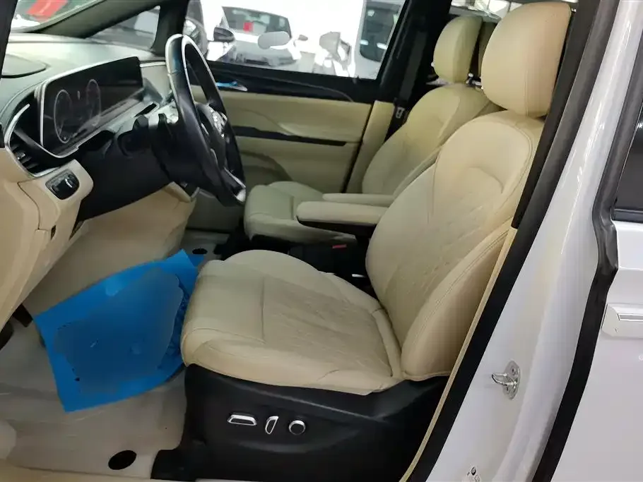 Buick GL8 2022 из CN, фото 9