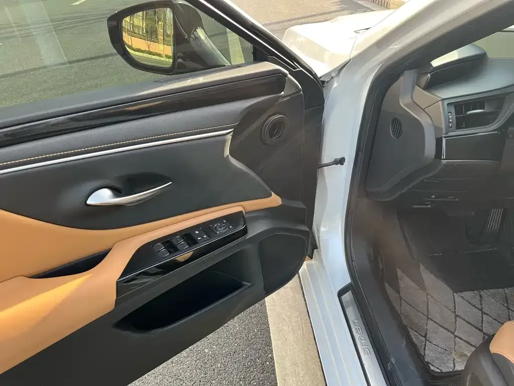 Lexus ES 2023 из CN, фото 2