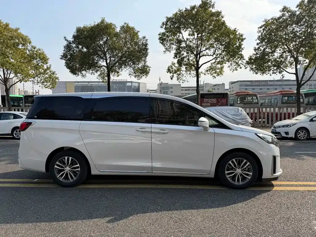 Buick GL8 2023 из CN, фото 7