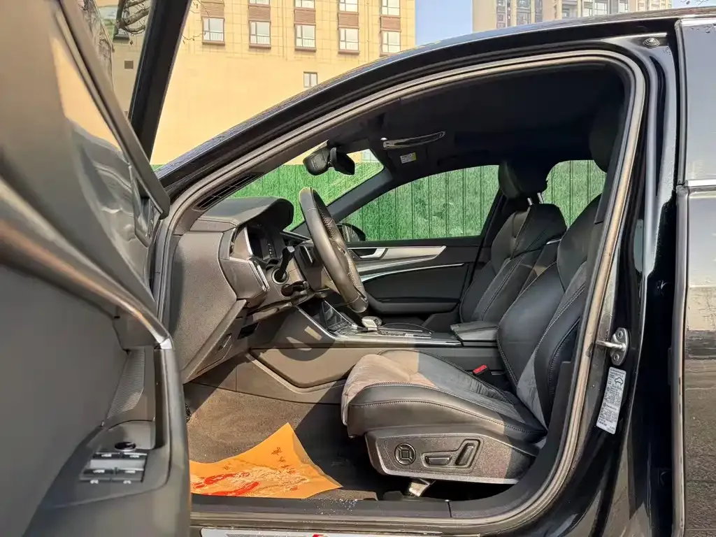 Audi A6L 2021 из CN, фото 6