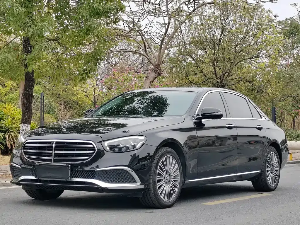 Mercedes-Benz E-Class — фото 1