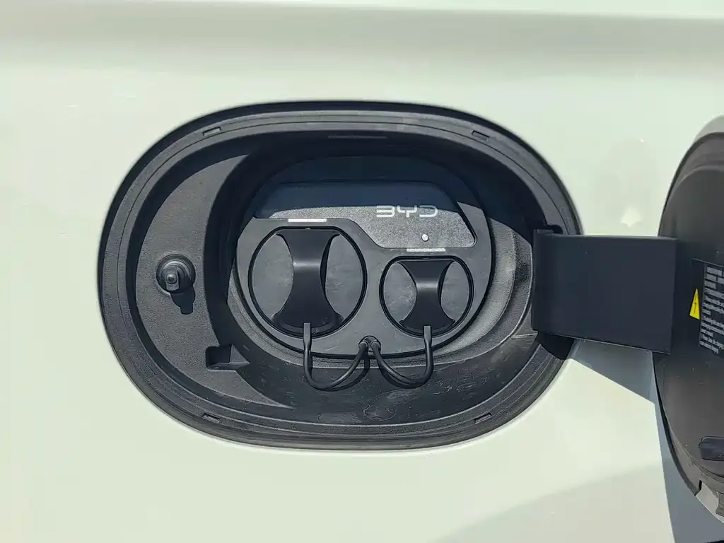 BYD Seal 07 DM-i — фото 3