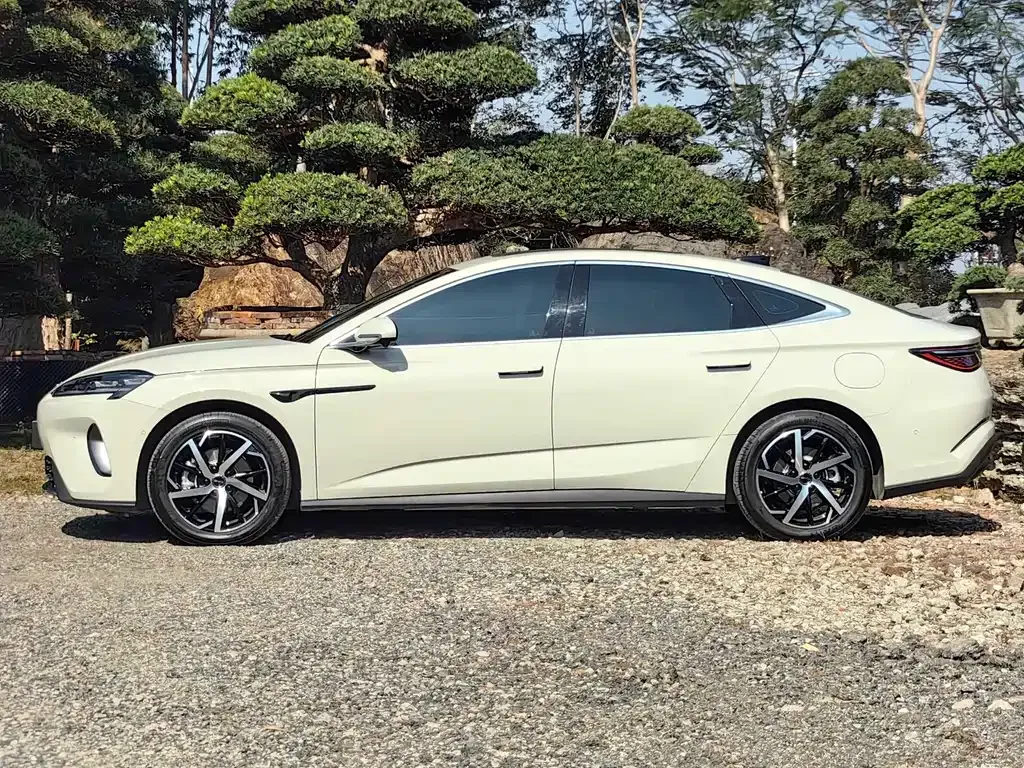 BYD Seal 07 DM-i — фото 10