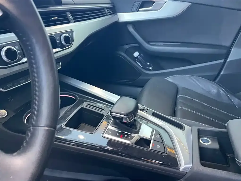 Audi A4L 2022 из CN, фото 8