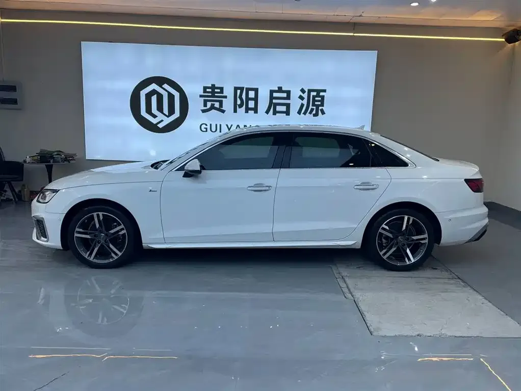 Audi A4L 2022 из CN, фото 3