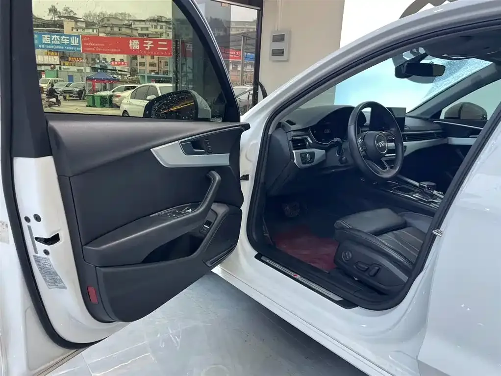 Audi A4L 2022 из CN, фото 9