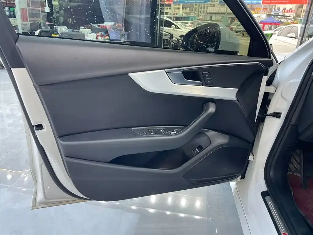 Audi A4L 2022 из CN, фото 6