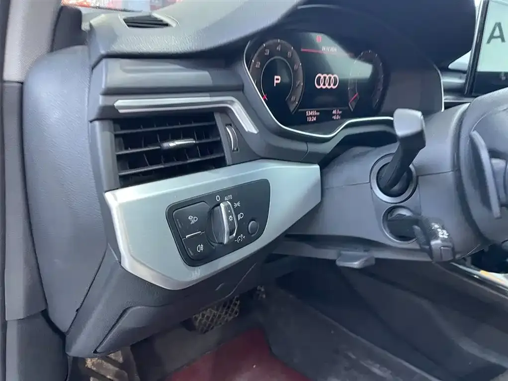 Audi A4L 2022 из CN, фото 5