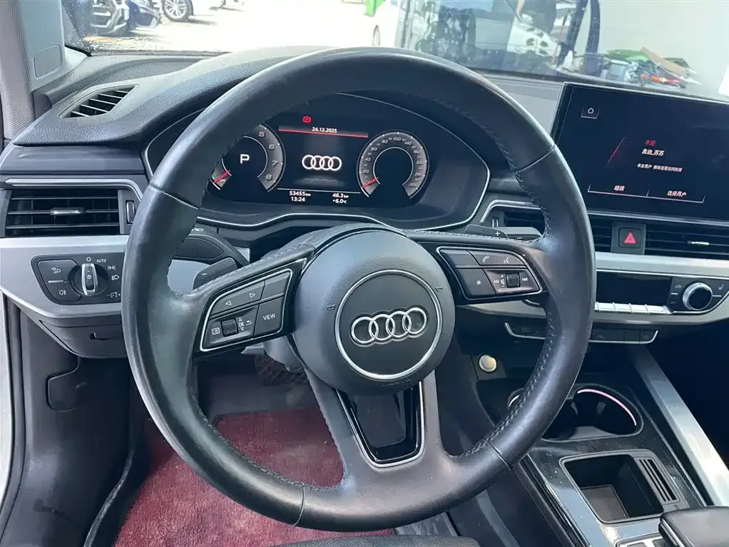 Audi A4L 2022 из CN, фото 4