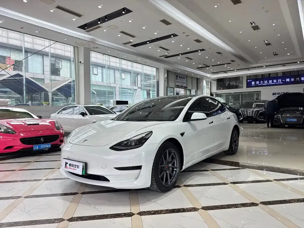 Tesla Model 3 — фото 7