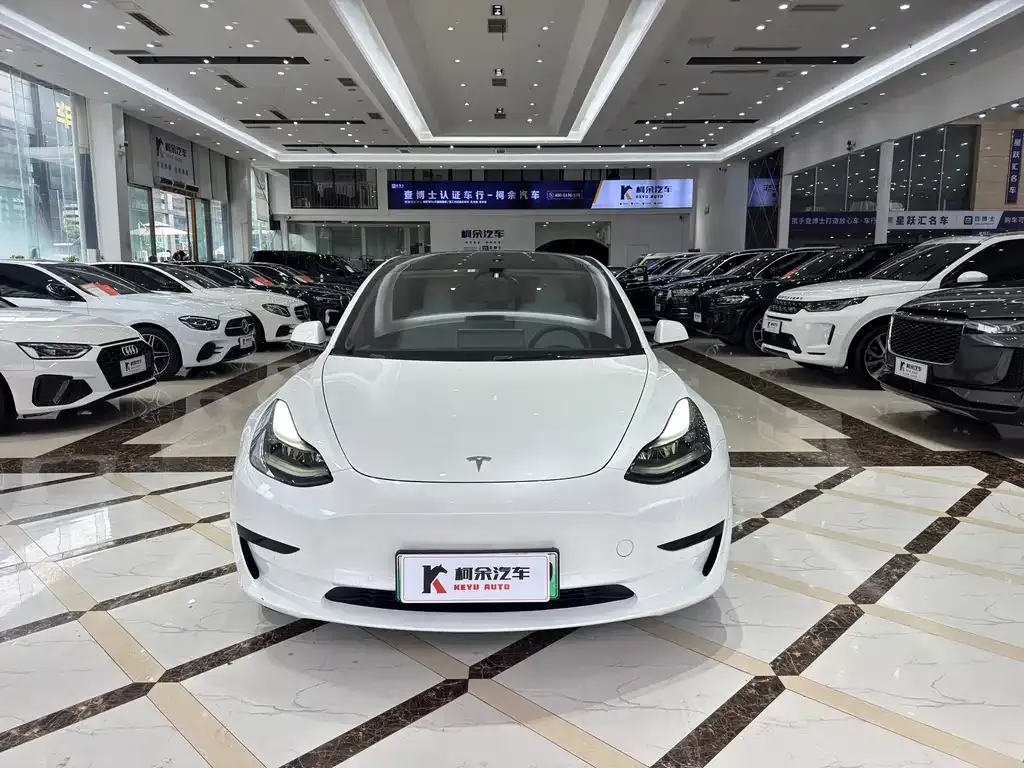 Tesla Model 3 — фото 10